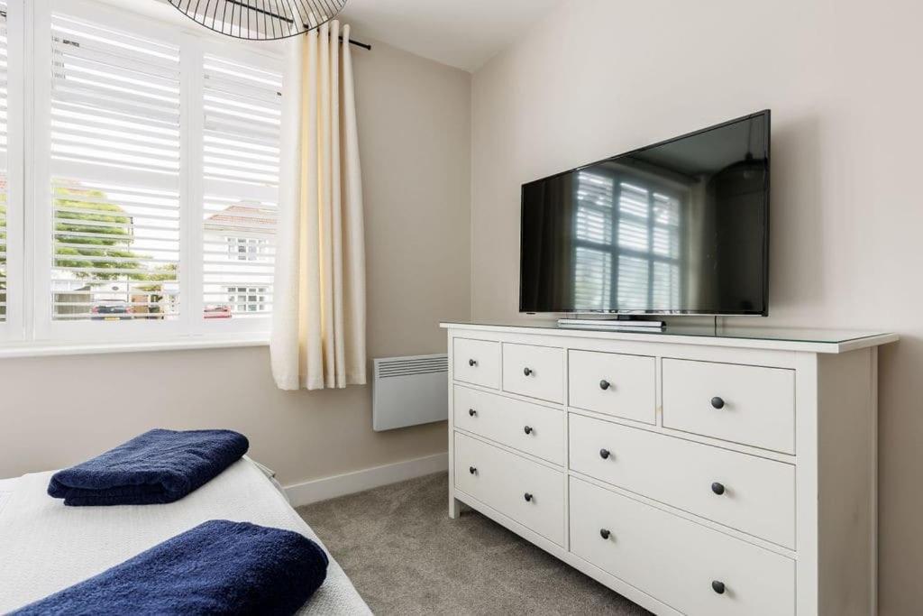 Modern 2 Bed, Cliff Top & Parking, F6 Bournemouth Dış mekan fotoğraf