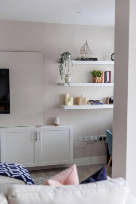 Modern 2 Bed, Cliff Top & Parking, F6 Bournemouth Dış mekan fotoğraf
