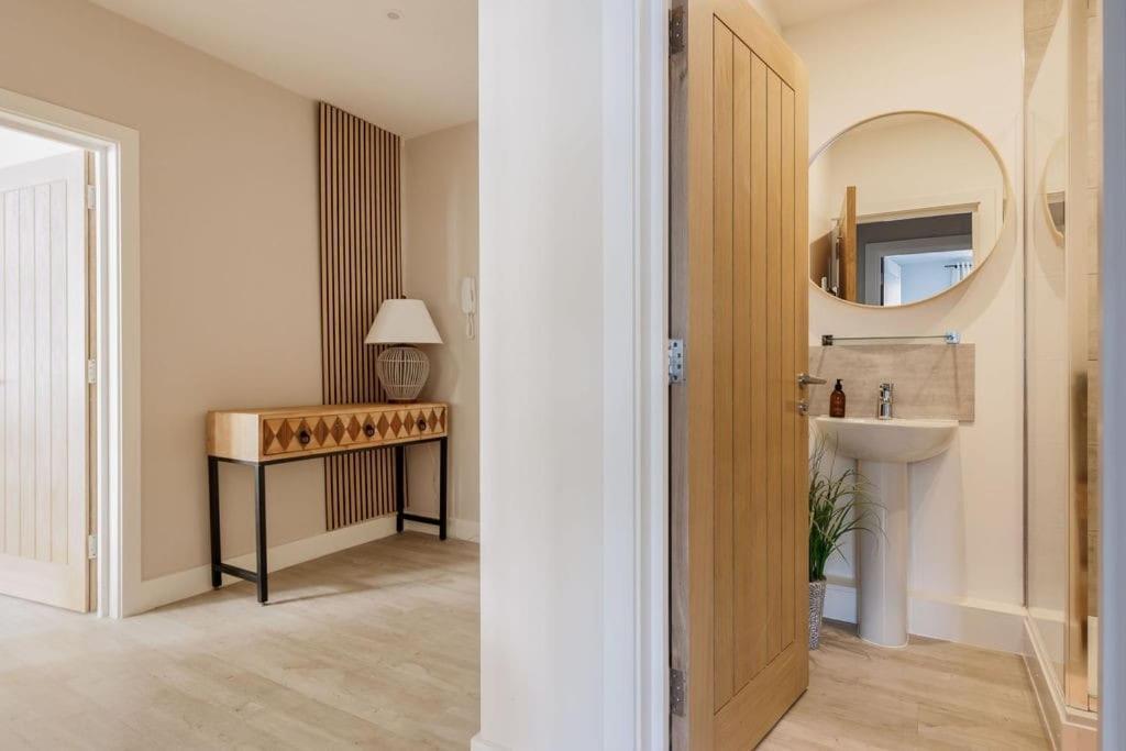 Modern 2 Bed, Cliff Top & Parking, F6 Bournemouth Dış mekan fotoğraf